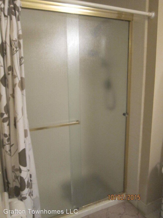 Building Photo - 102-1847 Falls Rd