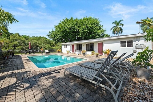 Primary Photo - 2433 NW 9th Terrace