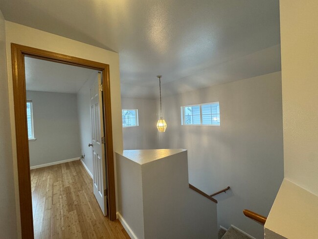 Building Photo - 11219 3rd Ave E