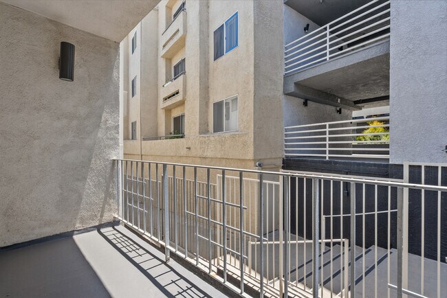 Building Photo - 15286 Sutton St