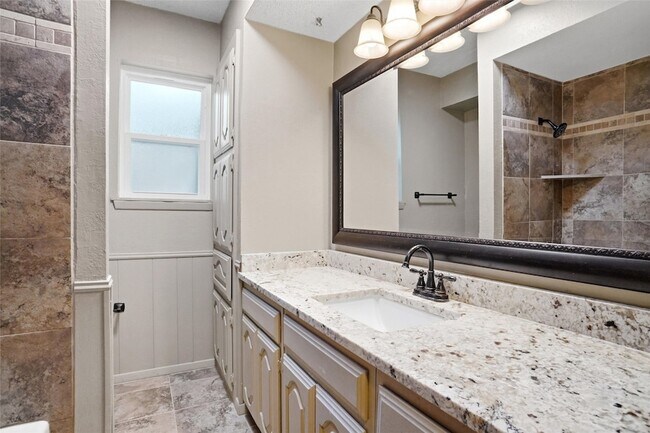 Building Photo - 2958 Columbine Dr