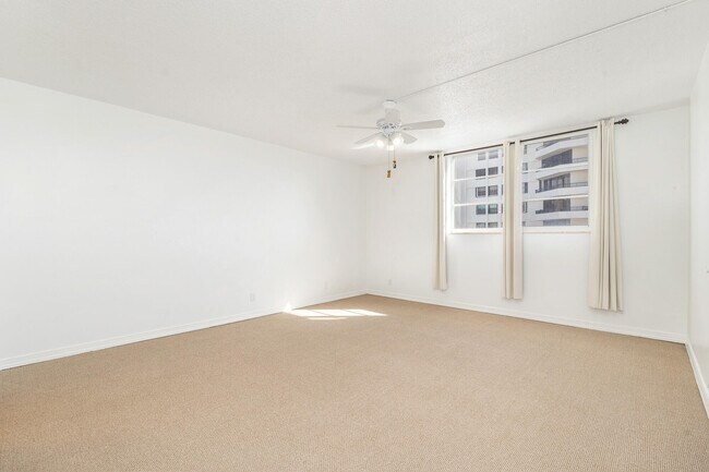 Building Photo - 630 Ocean Dr