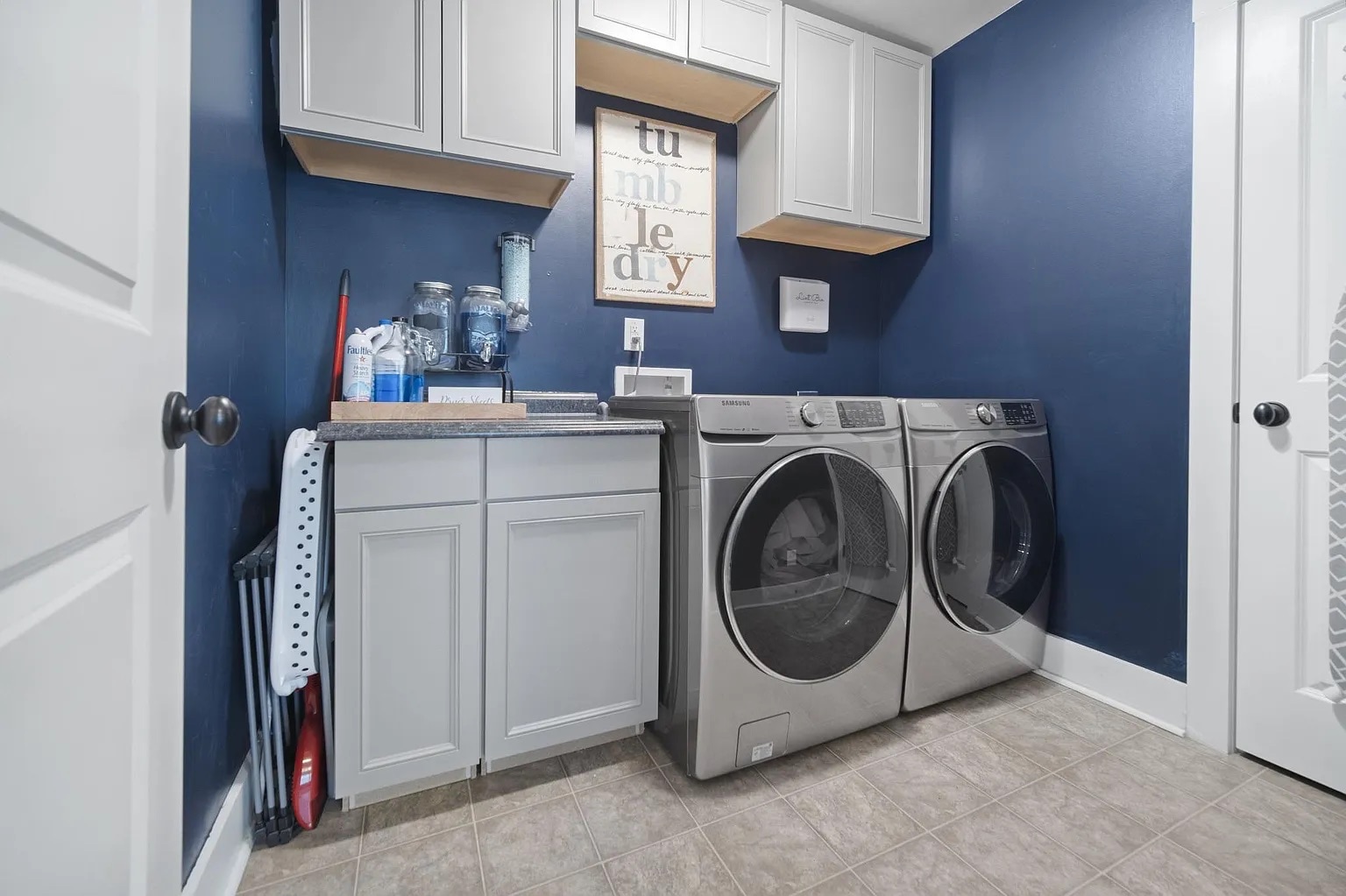 Building Photo - Room in House on Double Oaks Rd