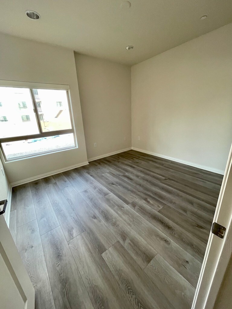 Building Photo - 5827 Carlton Way