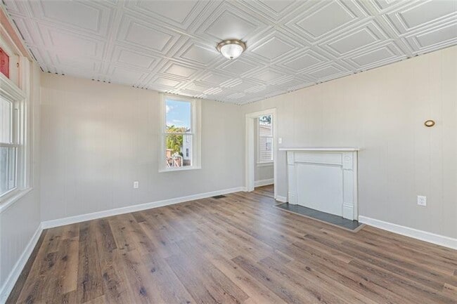 Building Photo - 212 Penn St