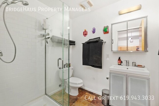 Building Photo - 3033 India St