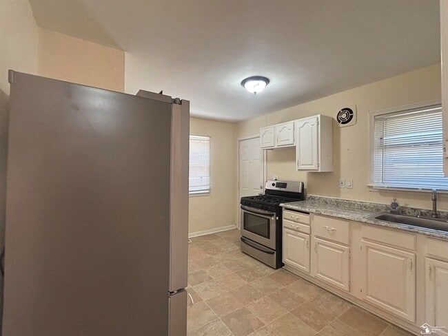 Building Photo - 26138 Yale St