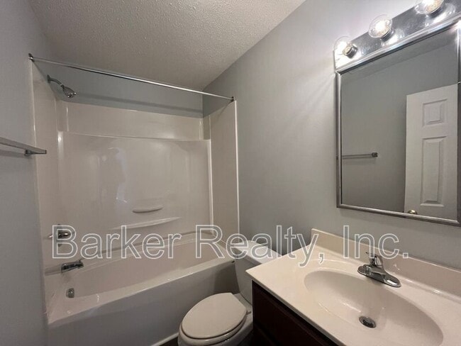 Building Photo - 3127 Woodpecker Ct