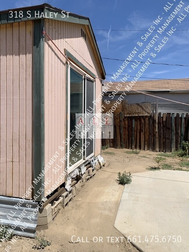 Building Photo - 318 S Haley St