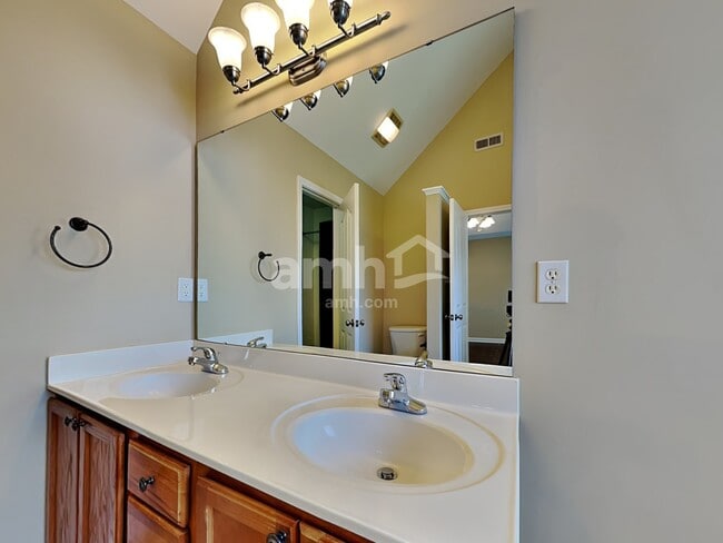 Building Photo - 2430 Joshua Ln