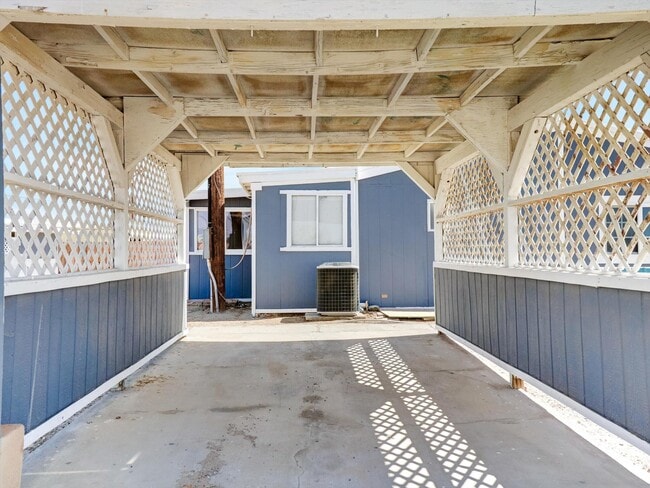 Building Photo - 2206 Ocean Side Ave
