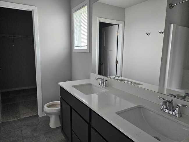 Building Photo - 3 Bed / 2.5 Bath Home in Norwalk. Move-In Special: Get 1 month FREE with an 18-Month Lease!