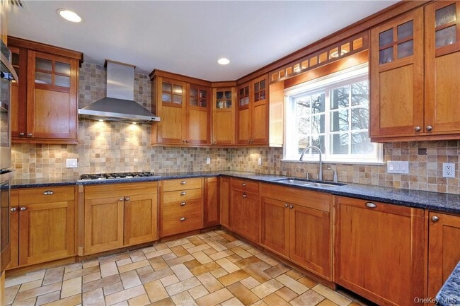 Building Photo - 38 Shadow Ln