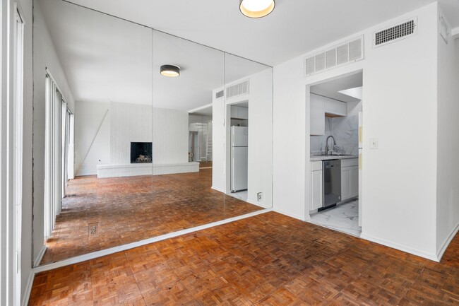 Building Photo - San Pedro Square - West Campus / Shoal Cre...