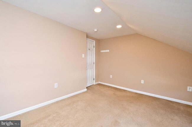 Building Photo - 23 Walnut St