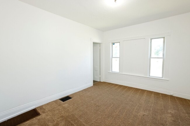 Building Photo - 257 Alphonse St