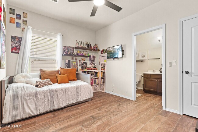 Building Photo - 12597 New Dawn Dr