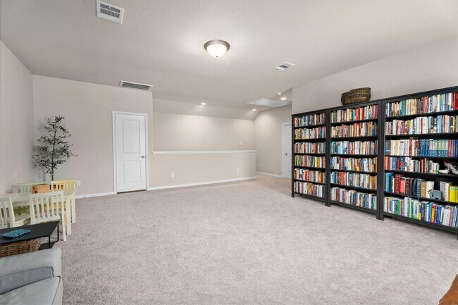 Building Photo - 2221 Hay Field Ct