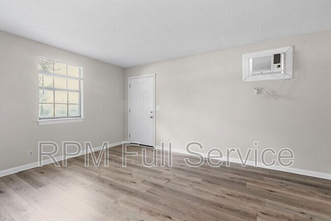 Building Photo - 4426 Central Valley Dr