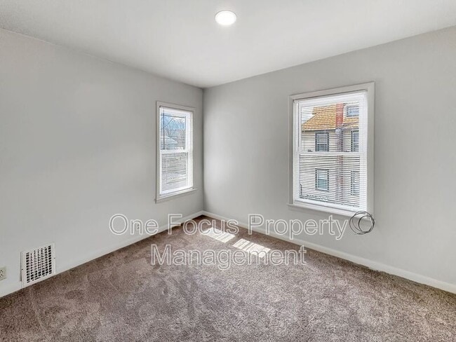 Building Photo - 2638 W 4th St