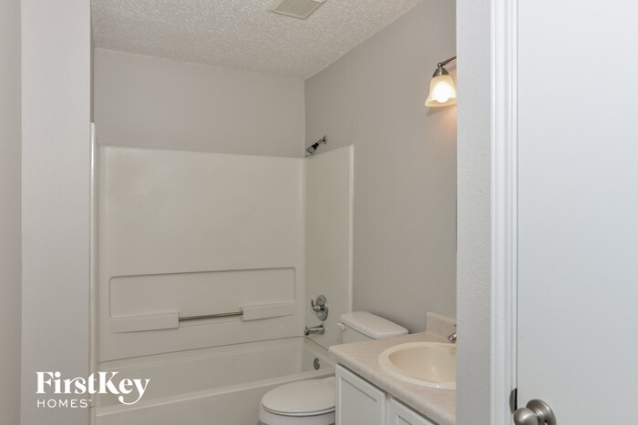 Building Photo - 13391 Greenstone