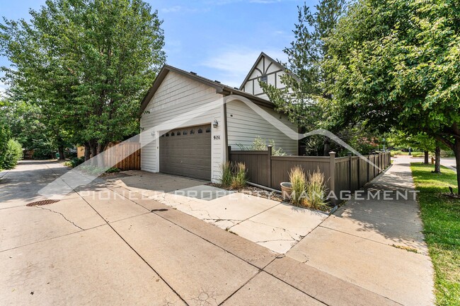 Building Photo - Gorgeous Home with Central AC and Washer/Dryer