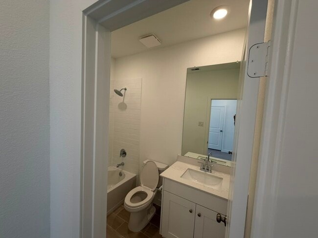 Building Photo - 2847 Gdn Mdw St