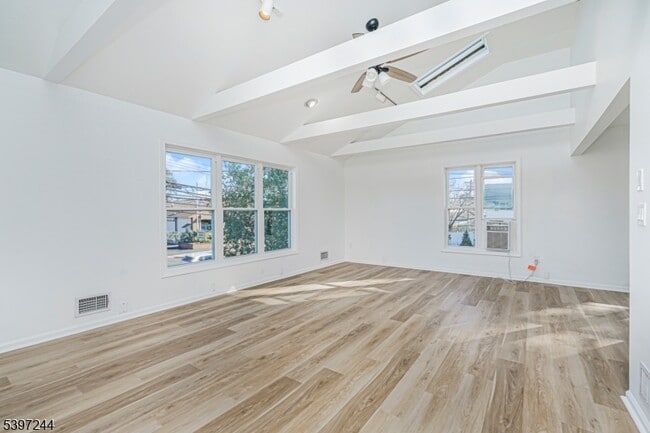 Building Photo - 17 Throckmorton Ln