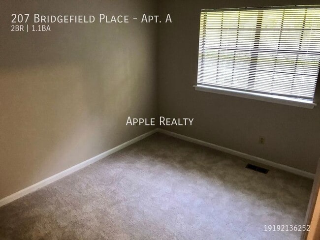 Building Photo - 207 Bridgefield Pl