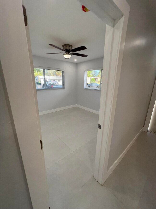 Building Photo - 4951 SW 28th Terrace