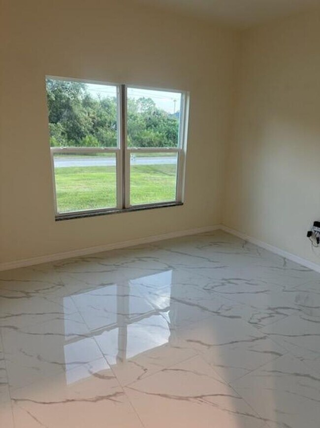 Building Photo - Cute Two Bedroom Cottage-MOVE IN READY
