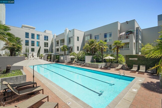 Building Photo - 1655 N California Blvd