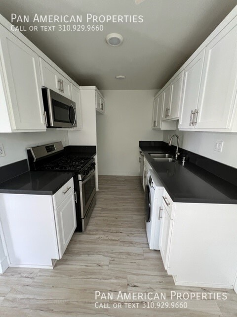 Building Photo - 5136 E Livingston Dr