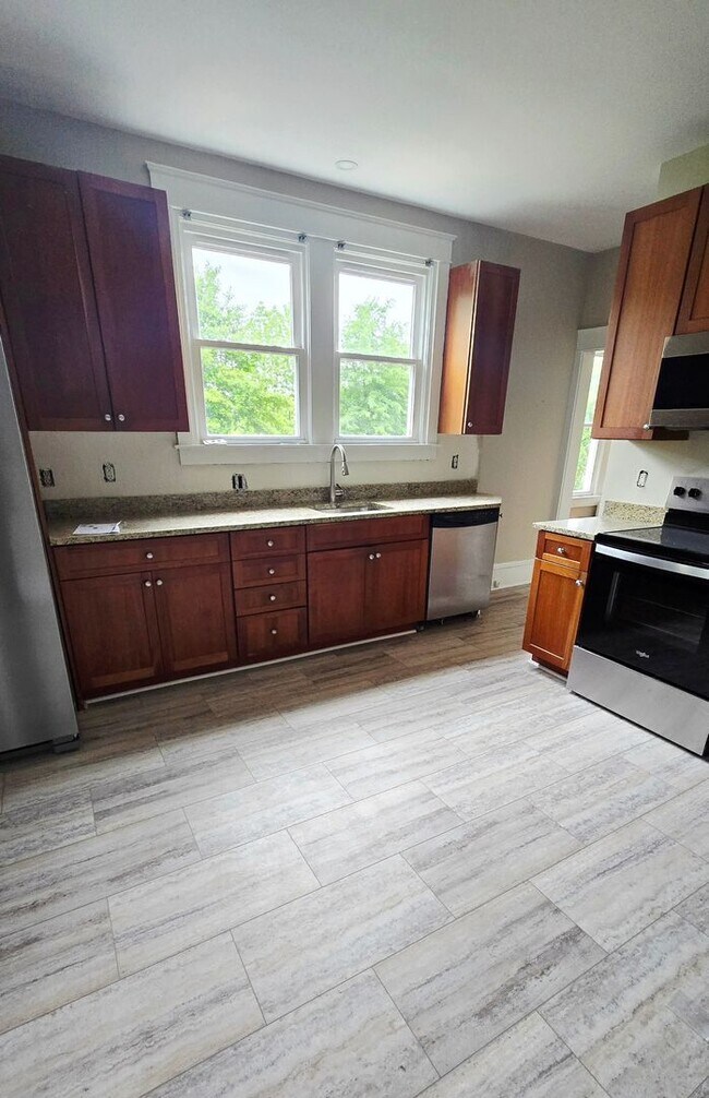 Building Photo - North Wilmington - 5 bedroom, 2 bathroom h...