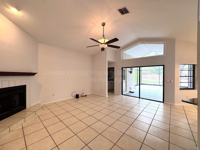 Building Photo - 721 Endeavour Dr S