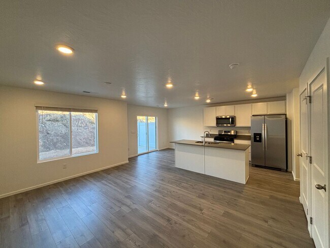 Building Photo - DR. HORTON Townhome in Long Valley!!