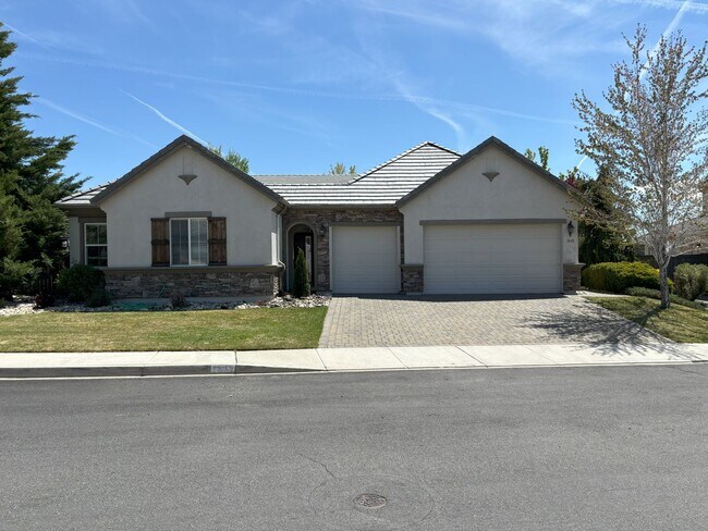 Primary Photo - Sprawling Home Near UNR - One Level Living...