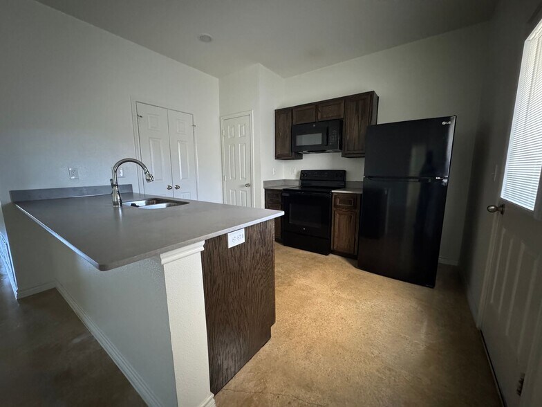 Building Photo - 1800 Emma Naylor Ct