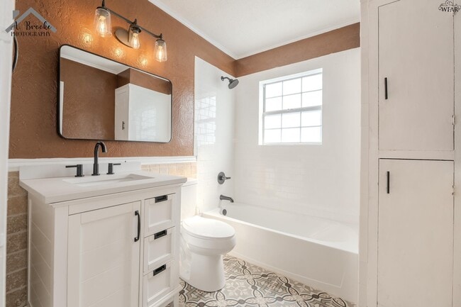 Building Photo - 3121 Sherwood Ln