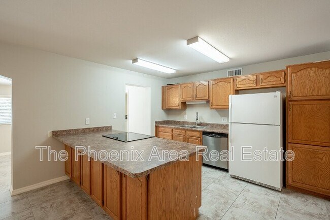 Building Photo - 522 E Balboa Dr