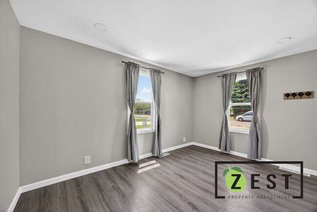 Building Photo - Beautiful Updated 4 Bed 1.5Bath Colonial **Open House Sunday June 21st from 1pm to 2pm**