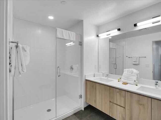 Building Photo - 817 N 6th St