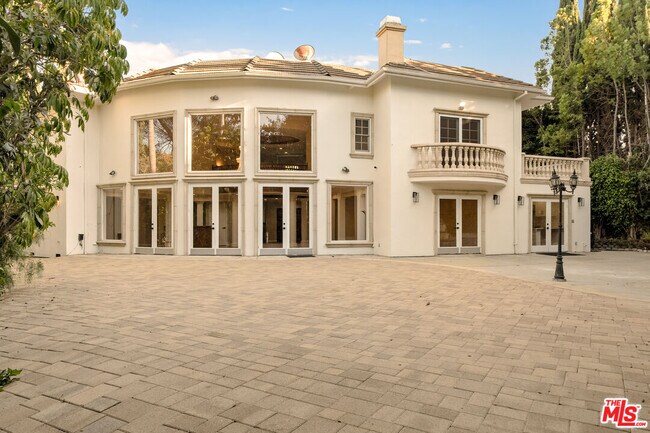 Building Photo - 1109 Pine Dr