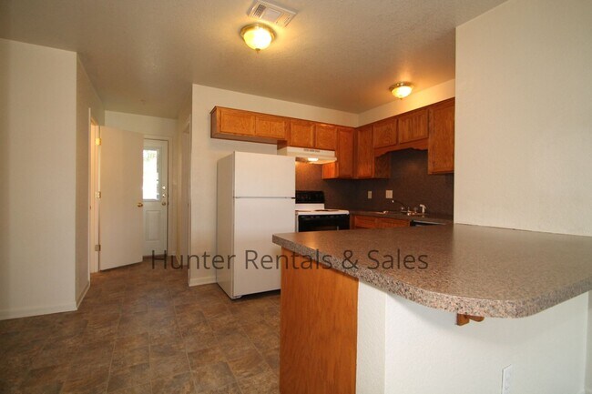 Building Photo - Move in Today!