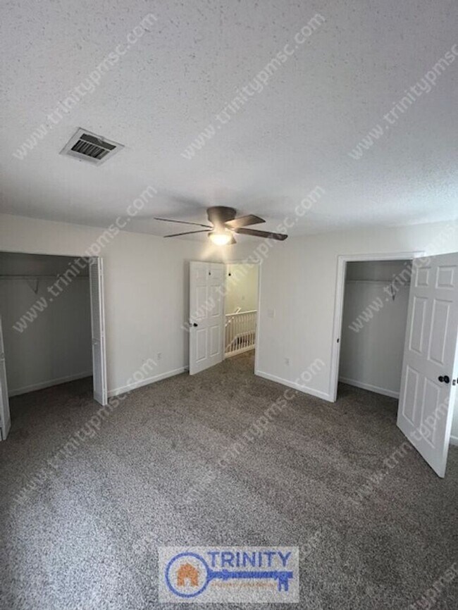 Building Photo - Cute TWO STORY Town Home!