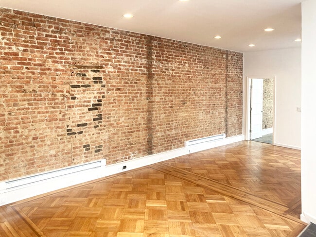 Building Photo - 2119 Regent Pl
