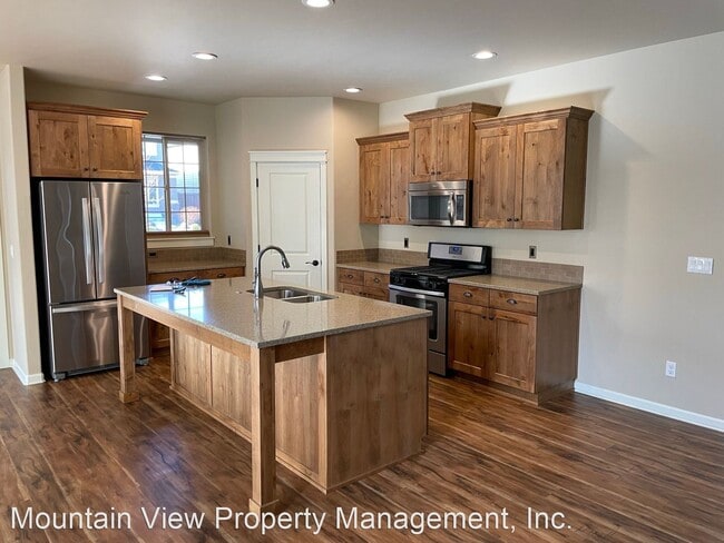 Building Photo - 3 br, 3 bath House - 2895 SW Yew Park Lane