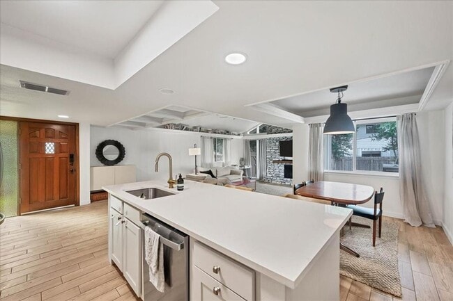 Building Photo - 8800 Willowick Dr