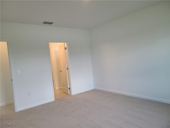 Building Photo - 1023 Caloosa Breeze Dr