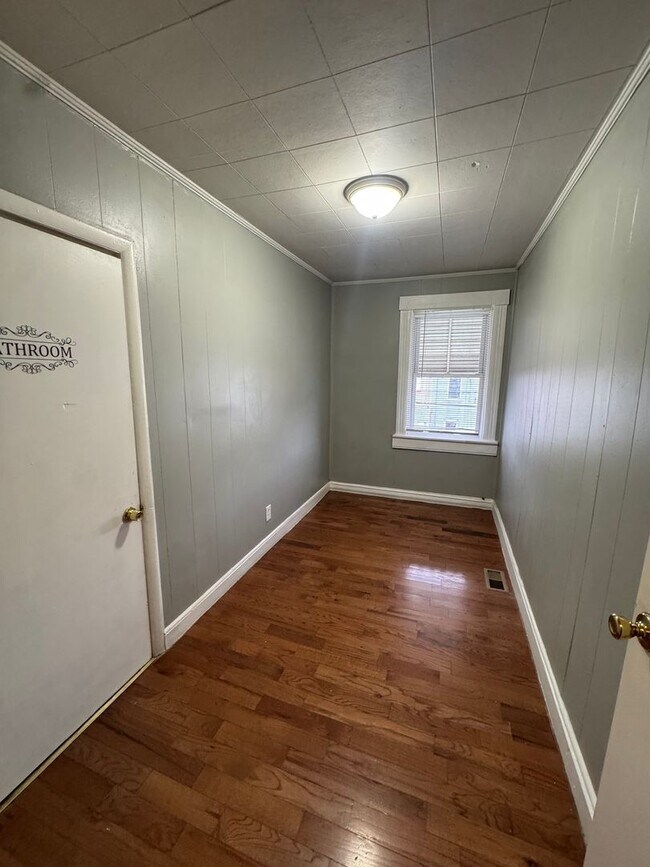 Building Photo - **AVAILABLE NOW** Desirable East Baltimore, Reasonably- Priced Town Home For Rent!